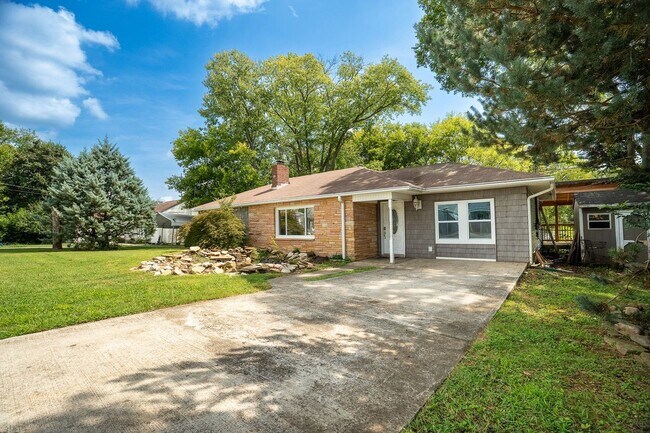 Building Photo - 1020 Hillcrest Dr