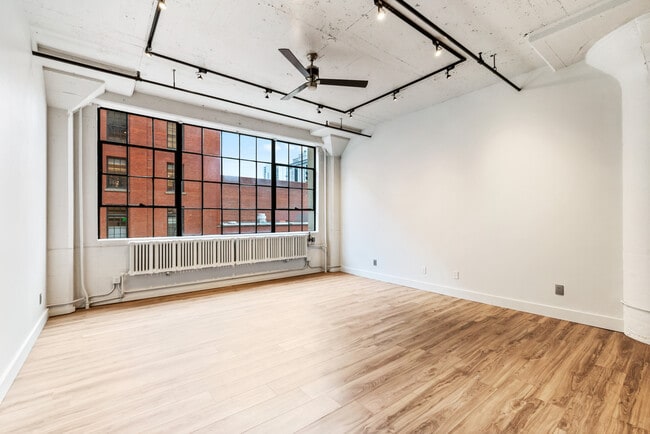 Building Photo - 1314 NW Irving St