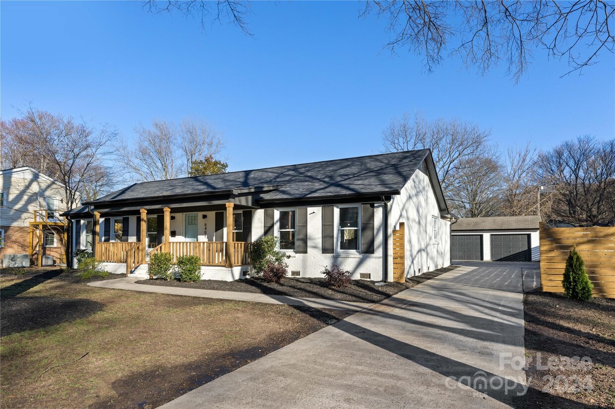 Primary Photo - 6401 Park S Dr
