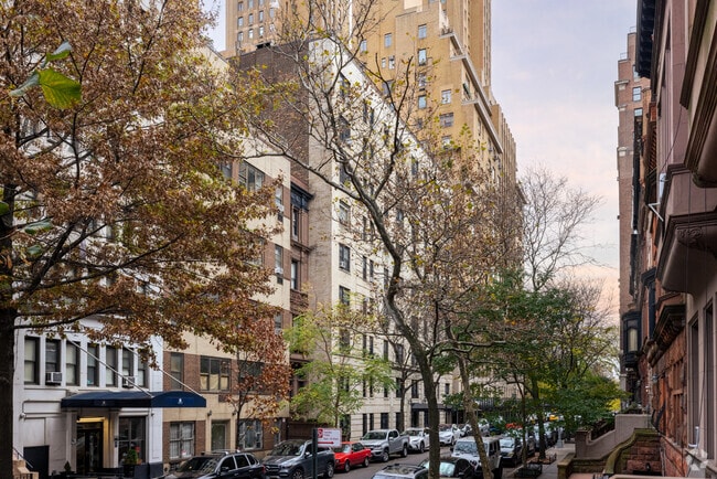 Building Photo - 17 W 71st St
