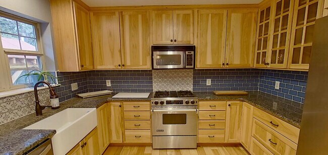 Foto del edificio - 284 Ridge Rd