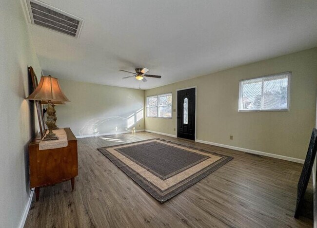 Foto del edificio - 3215 Clearwater St NW