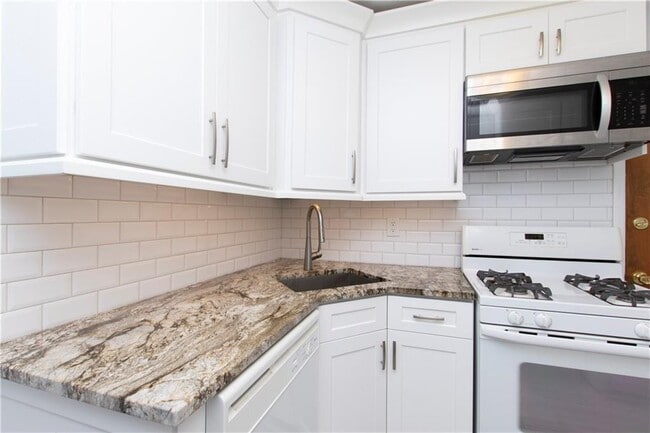 Foto del edificio - 3660 Peachtree Rd NE