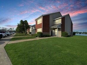 Building Photo - 705 Beachfront Dr