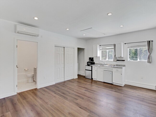 Foto del edificio - 8956 Kramerwood Pl