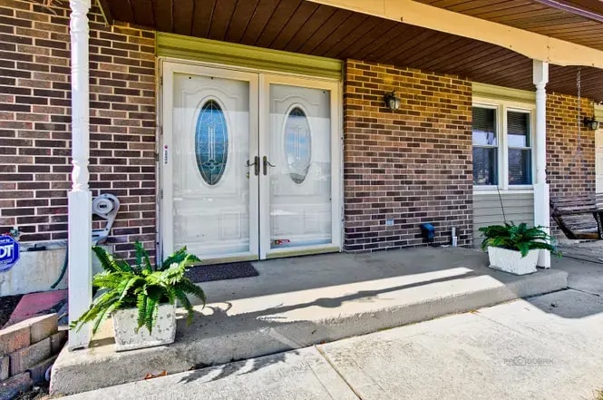 Primary Photo - 1595 Oregon Trl