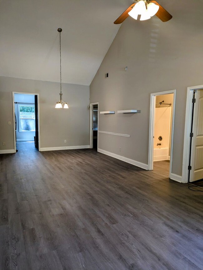 Building Photo - *Rent Special* 3 bedroom 2 bath home on the northside of town!