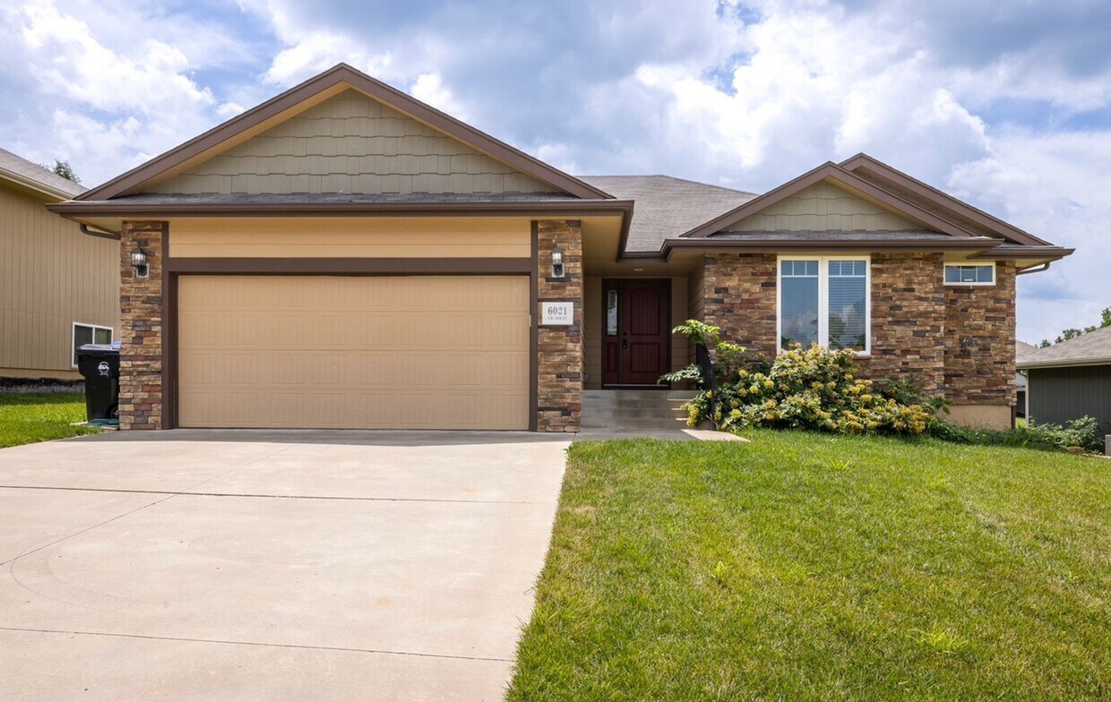 Primary Photo - 3 bedroom 2 bath in Washburn Rural school ...