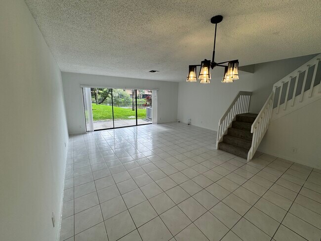 Building Photo - 3733 Carambola Cir N
