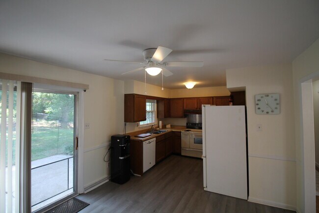 Foto del edificio - 2906 Brigadoon Pkwy