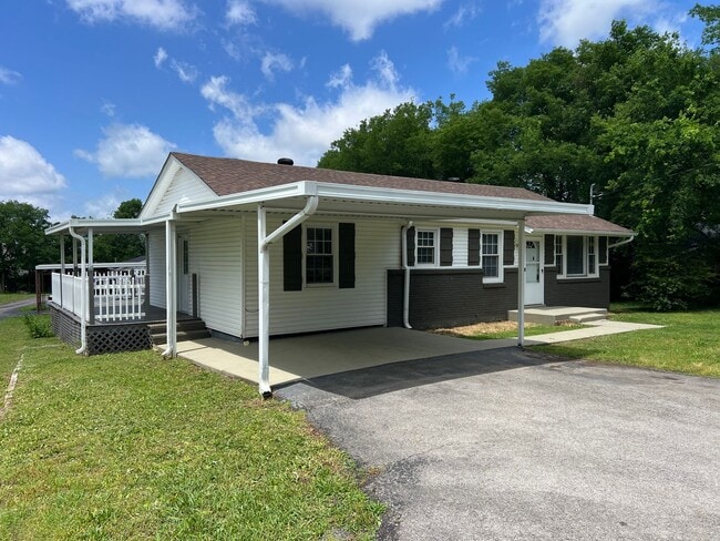 Building Photo - Spacious 3 BR 2 BA Available now in LaVergne