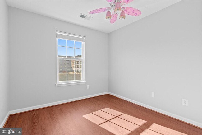 Foto del edificio - 4382 Daisy Reid Ave