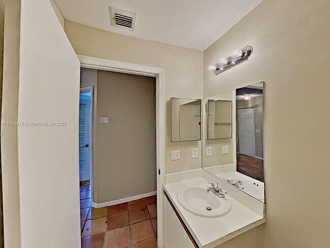 Building Photo - 9220 Arborwood Cir