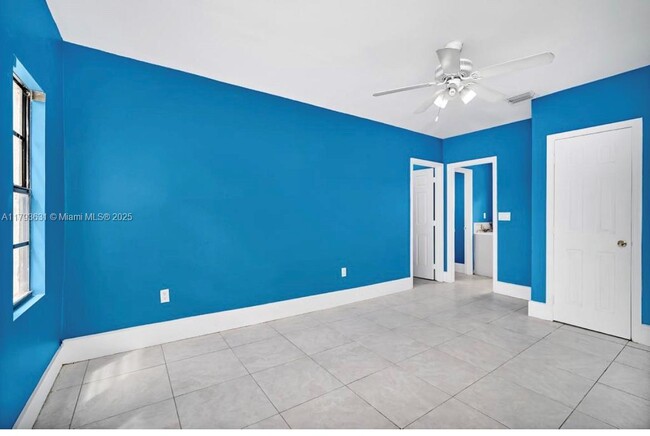 Building Photo - 613 Sharar Ave