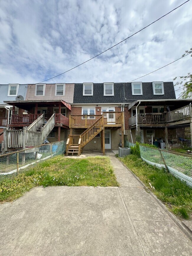 Foto del edificio - Charming 3 Bedroom/2 Bathroom Townhome in Dundalk, MD!