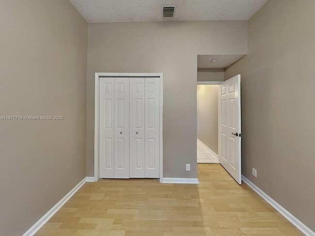 Building Photo - 1401 Banyan Cir