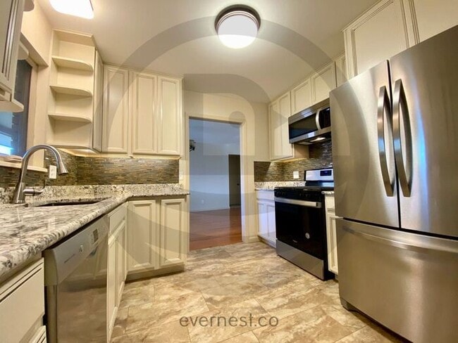 Building Photo - 47 Cornell Dr