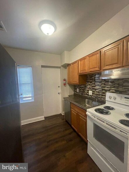 Building Photo - 2830 R St SE