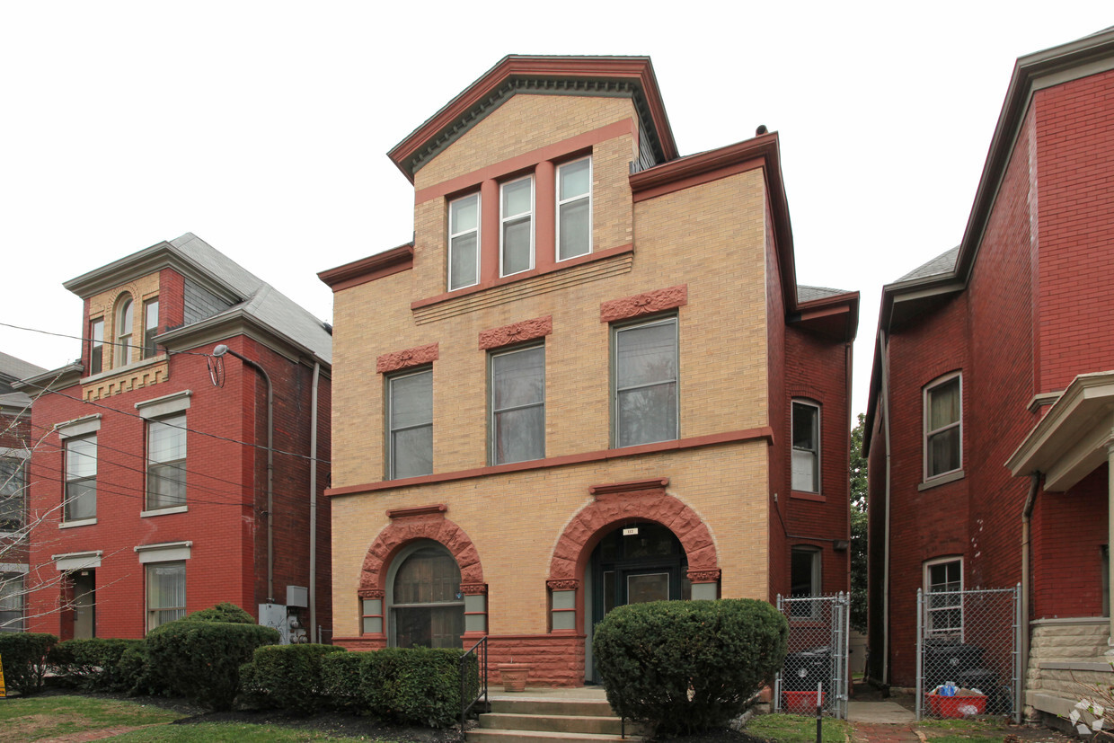 Building Photo - 112 W Burnett Ave