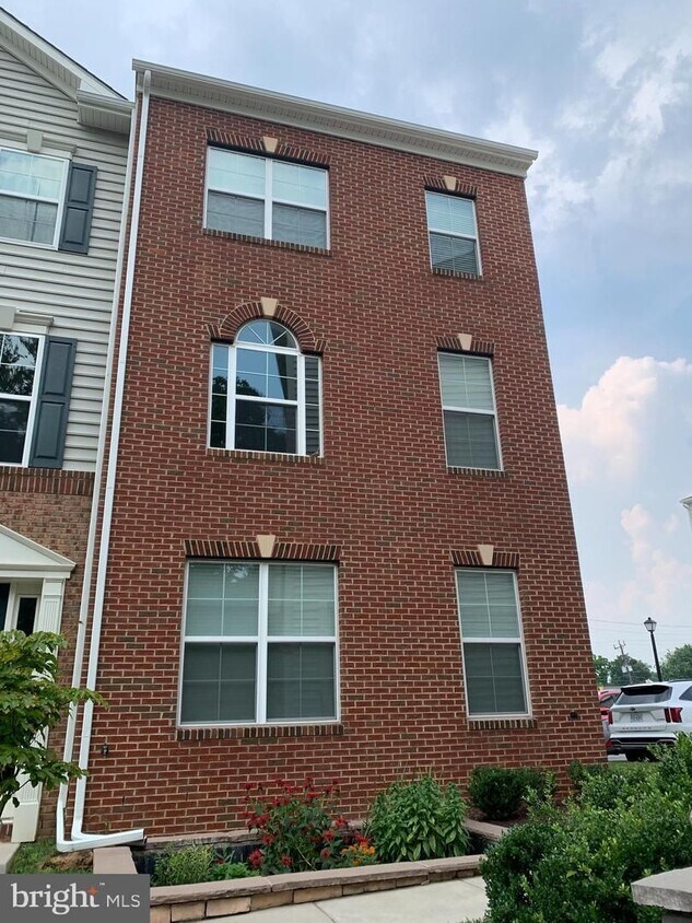 Primary Photo - 2906 Findley Rd, Kensington, MD 20895