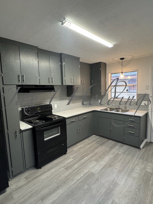 Building Photo - 5674 Akra Ave Building Photo - 5674 Akra Ave