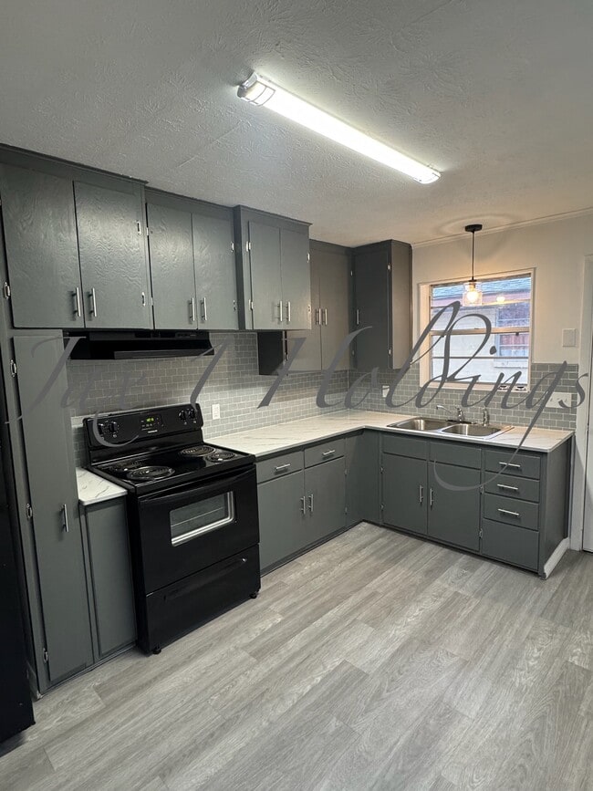 Building Photo - 5674 Akra Ave Building Photo - 5674 Akra Ave