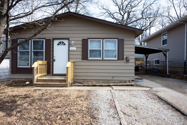 Building Photo - 423 Fairlawn Dr