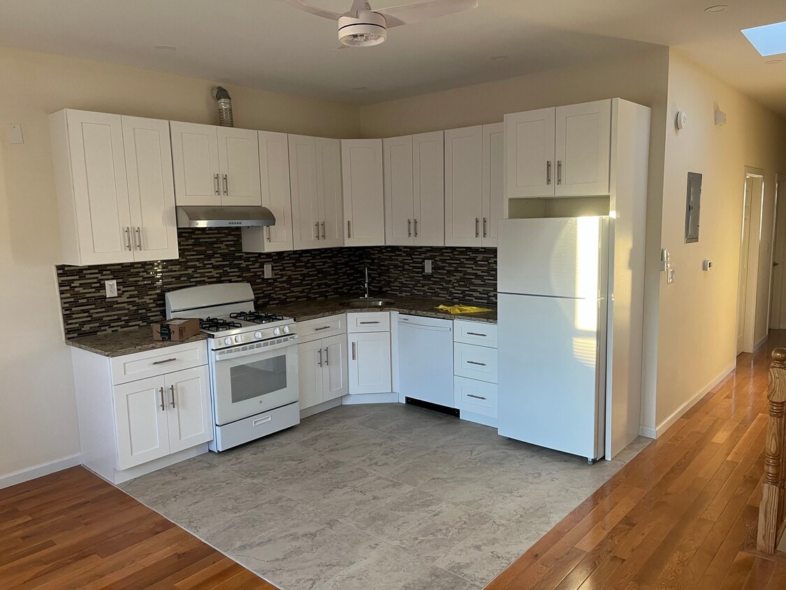 Primary Photo - 463 83rd St