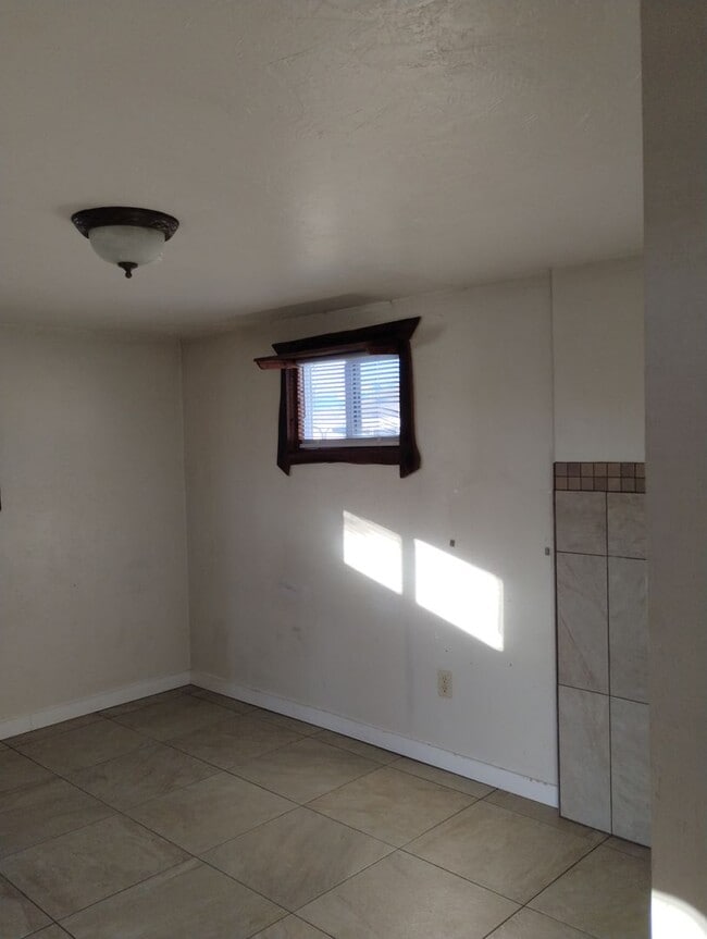 Building Photo - Cozy Studio Cabin with fenced yard.