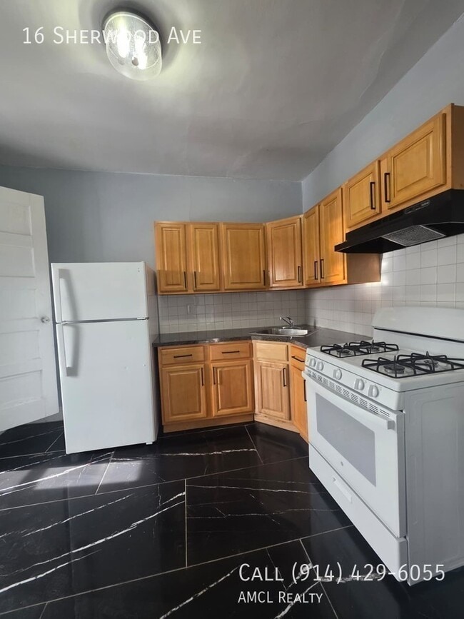 Building Photo - 16 Sherwood Ave