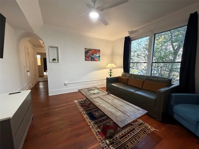 Building Photo - 402 Hyde Park Blvd