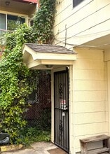Building Photo - 804 Stanford St