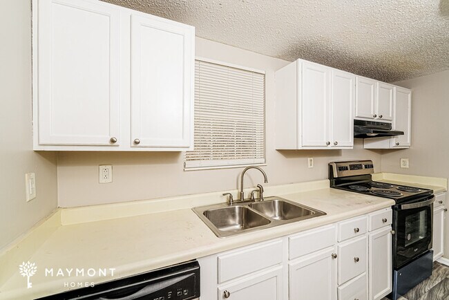 Foto del edificio - 656 15th Ct NW