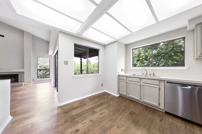 Foto del edificio - 8200 Neely Dr