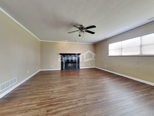 Foto del edificio - 6401 Sharps Ridge Ct