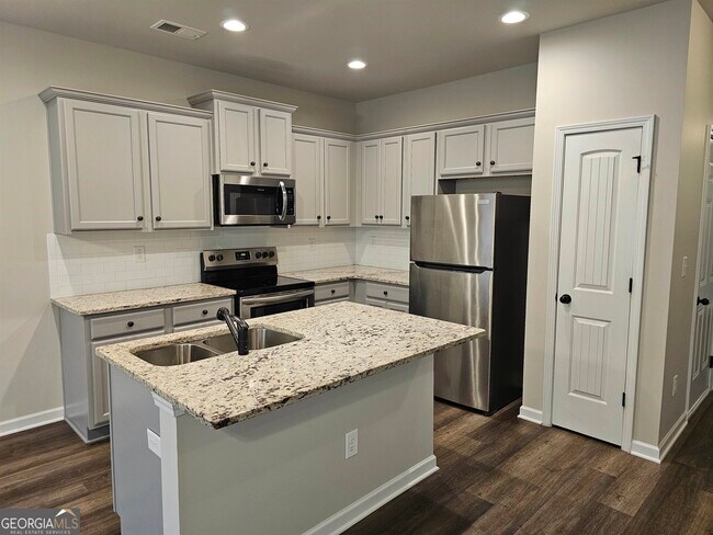 Building Photo - 6056 Oak Bend Ct