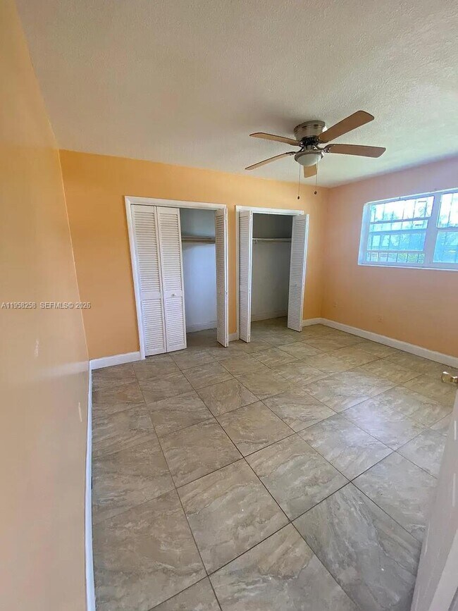 Foto del edificio - 43 NW 183rd Terrace