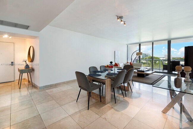 Foto del edificio - 601 NE 36th St