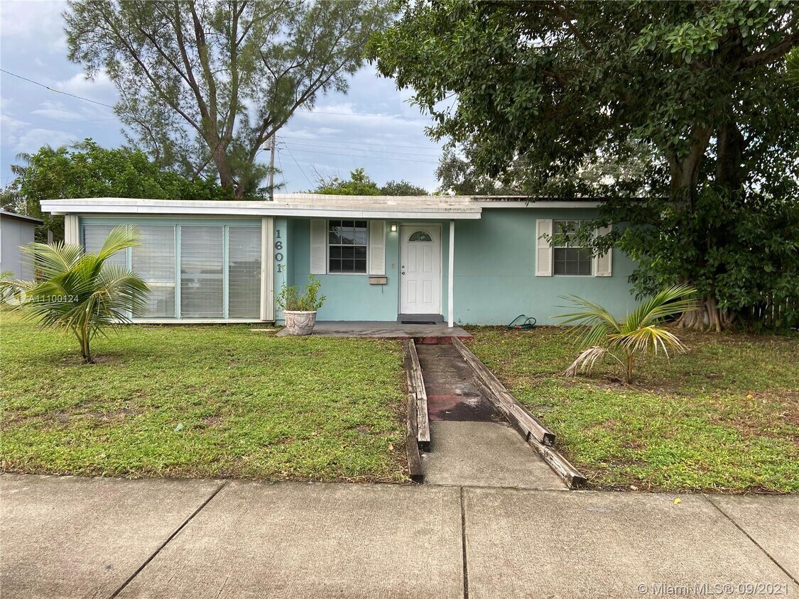 Primary Photo - 1601 NE 48th St