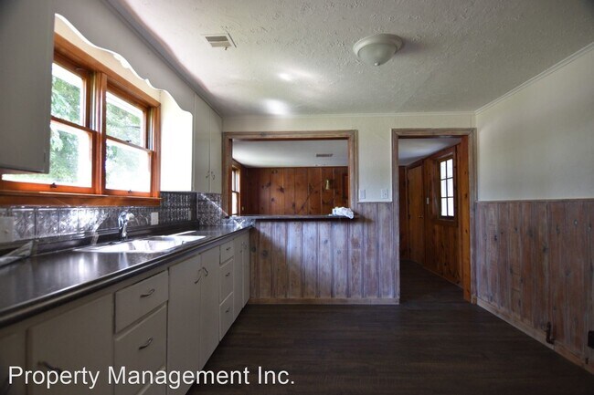 Foto del edificio - 3 br, 1 bath House - 1016 W 10th