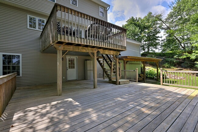 Building Photo - 28 Edgewood Ave