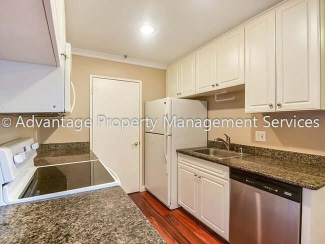 Foto del edificio - 2 Bed, 2 Bath, 914 sq. ft. Condo with a view