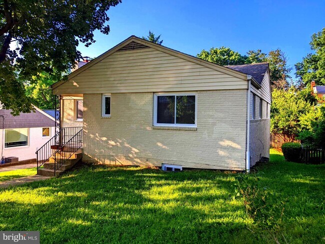 Foto del edificio - 2709 Navarre Dr