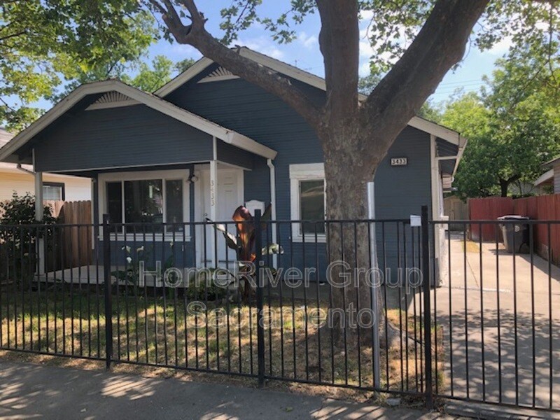 Primary Photo - 3433 42nd St