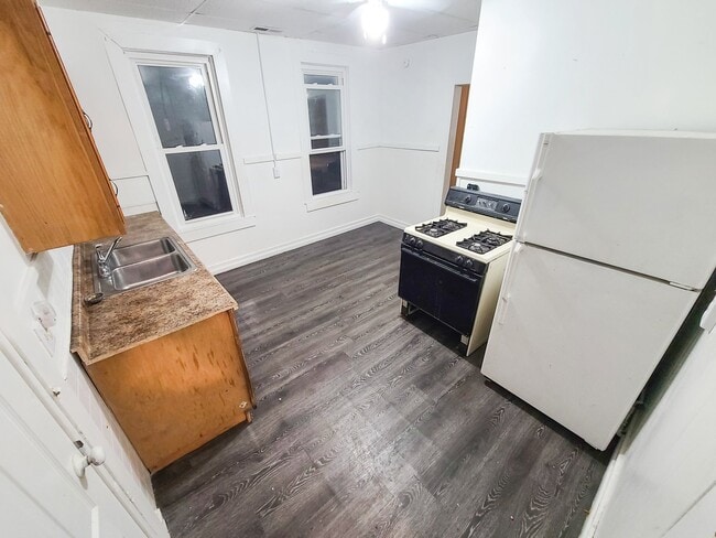 Foto del edificio - 636 W 17th St