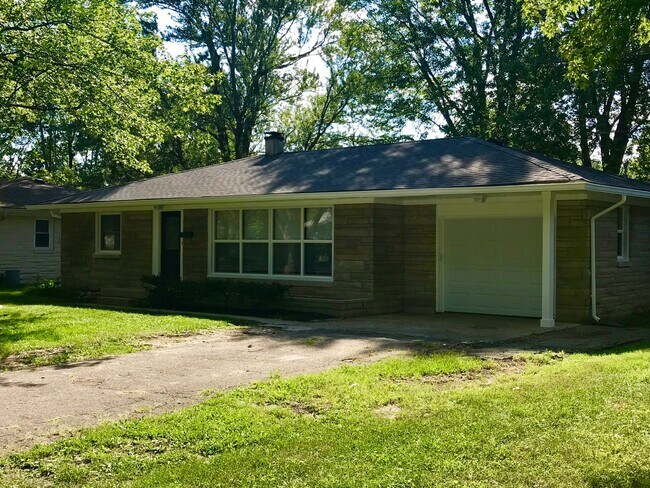 Building Photo - 3 Bedroom 1 Bathroom Ranch Style Home In P...