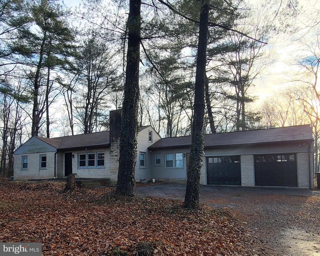 Primary Photo - 2033 Bedminster Rd