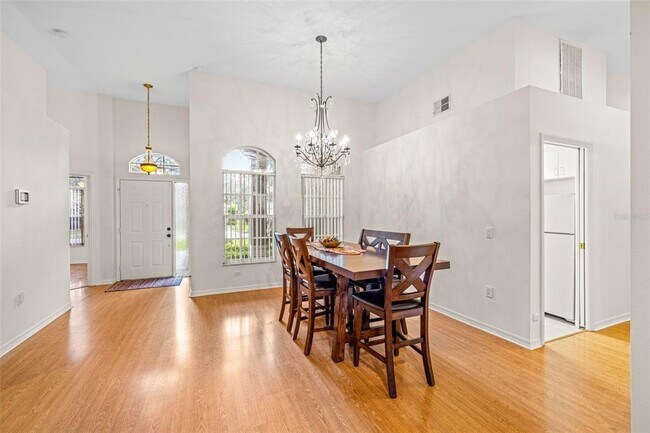 Foto del edificio - 16521 Lake Heather Dr