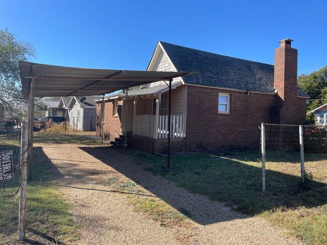 Foto del edificio - Charming 2-Bed, 1-Bath with Modern Upgrades