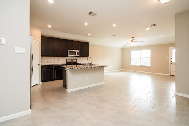 Building Photo - 8419 Ideal Dr